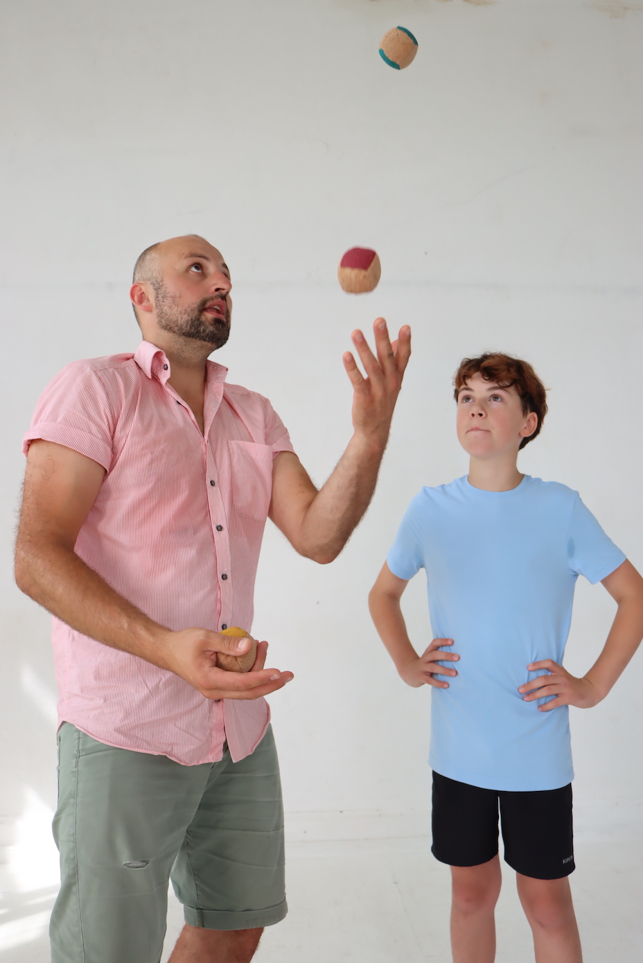 Juggling teacher shows children how to juggle