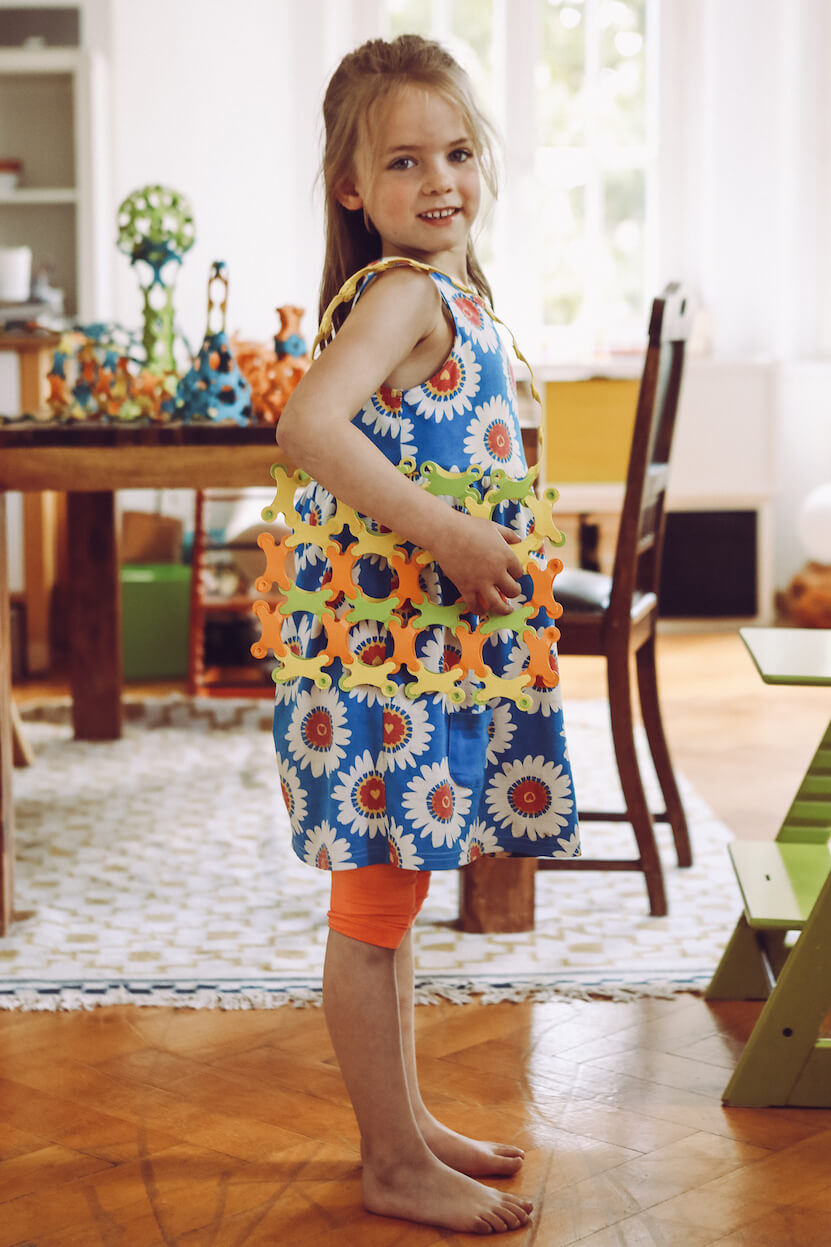 Girl with bag from Binabo construction game Girl with bag from Binabo construction game